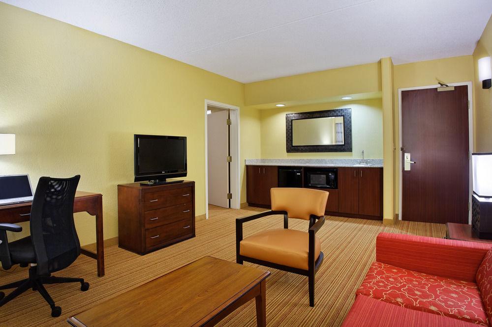 Courtyard Tampa Downtown Hotel Exterior photo
