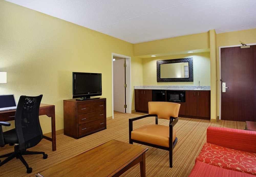 Courtyard Tampa Downtown Hotel Exterior photo